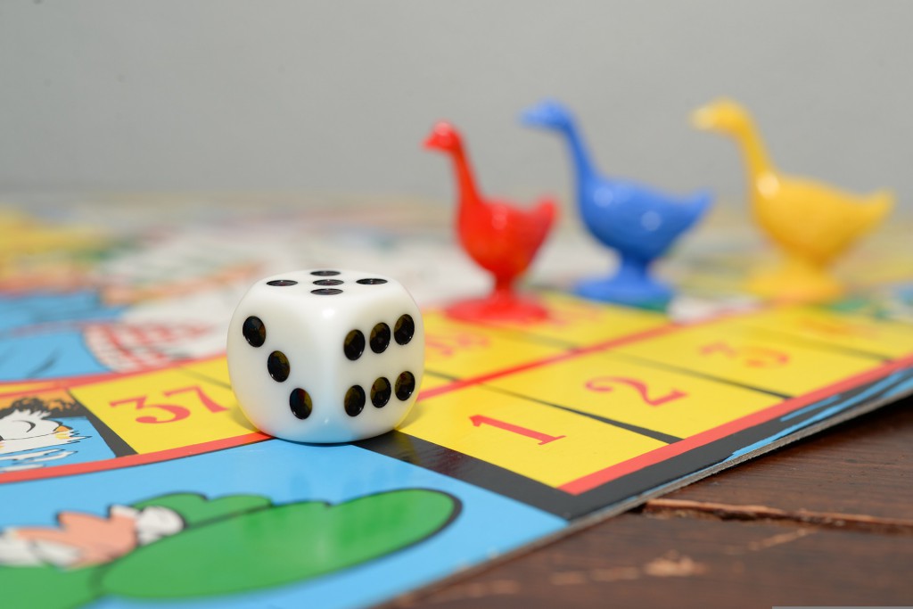 DIA DAS CRIANAS: jogos de cartas e tabuleiro