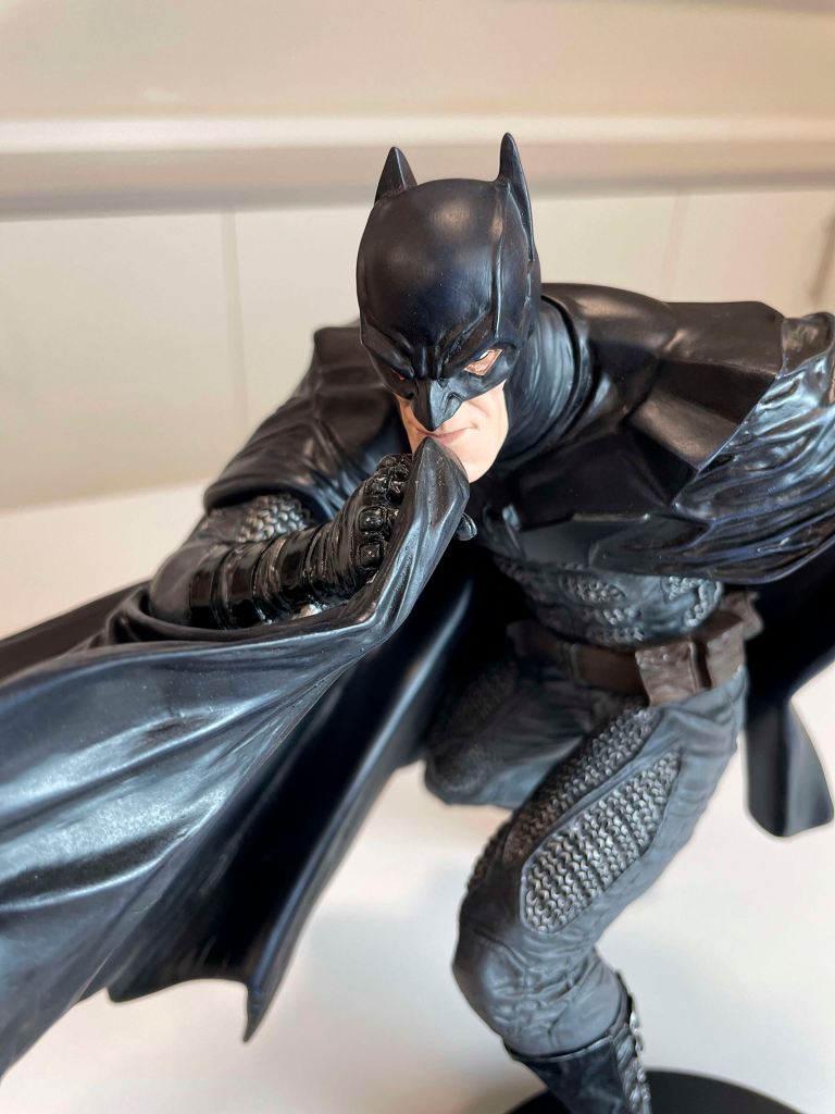 REVIEW: Esttua DC Collectibles Designer Series – Black Label Batman