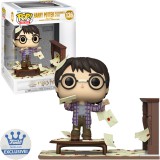 FUNKO POP HARRY POTTER - HARRY POTTER WITH HOGWARTS LETTERS 136 (DELUXE)