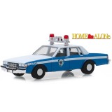 CARRO GREENLIGHT HOLLYWOOD - CHEVROLET CAPRICE 1986 POLICE CAR HOME ALONE - ESCALA 1/64 (44850-E)