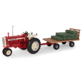 TRATOR TOMY BIG FARM CASE IH - FARMALL 1206 WITH HAY WAGON AND BALES 46722 - ESCALA 1/16