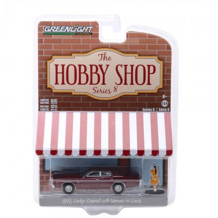 Carro Greenlight The Hobby Shop - Dodge Coronet With Woman In Dress 1976 - Escala 1/64 (97080-c)