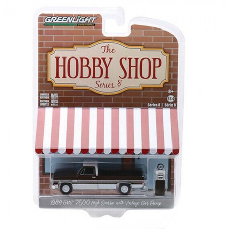 Carro Greenlight The Hobby Shop - Gmc 2500 High Sierra With Vintage Gas Pump 1984 - Escala 1/64 (97080-d)