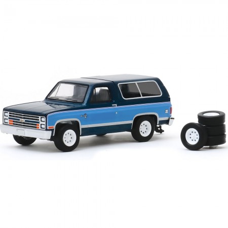 Carro Greenlight The Hobby Shop - Chevrolet K5 Blazer With Spare Tires 1986 - Escala 1/64 (97080-e)