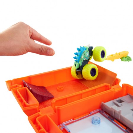Hot Wheels Monster Truck Refueling Starting Track - Fuel 'n Go Playset (7500)