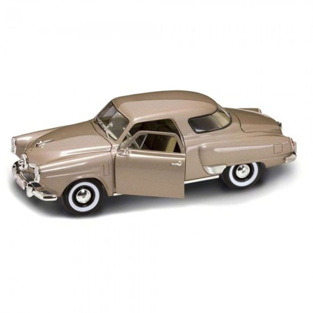 Carro Lucky Studebaker Champion 1950 Escala 1/18 - Dourado