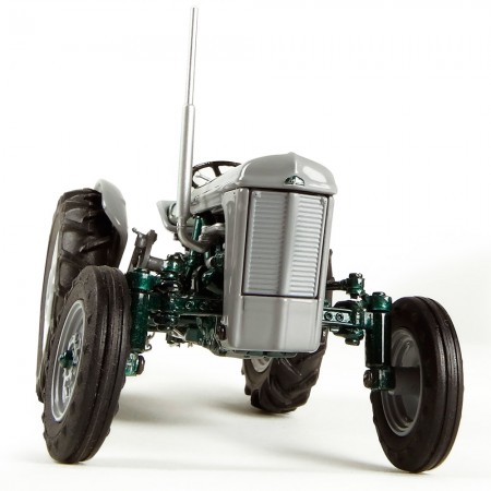 Trator Universal Hobbies Ferguson To 35 Launch Edition Escala 1/32 - Prata