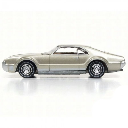 Carro Johnny Lightning Classic Gold - Oldsmobile Toronado 1967 Jlcg002b - Ano 1967 - Escala 1/64