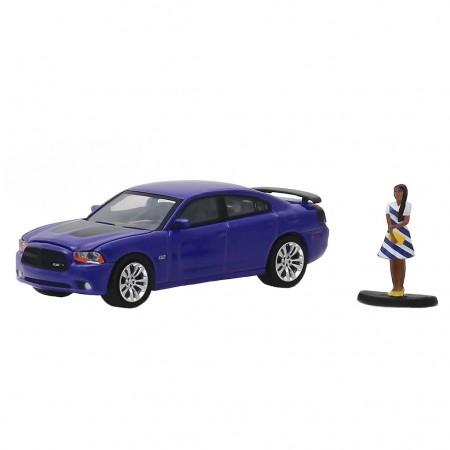 Carro Greenlight The Hobby Shop - Dodge Charger Super Bee With Woman In Dress 97060-f - Ano 2013 - Escala 1/64