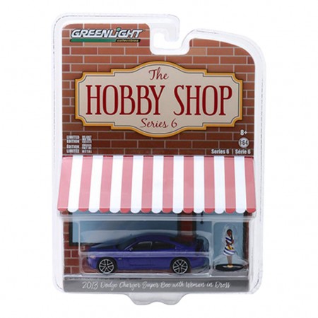 Carro Greenlight The Hobby Shop - Dodge Charger Super Bee With Woman In Dress 97060-f - Ano 2013 - Escala 1/64
