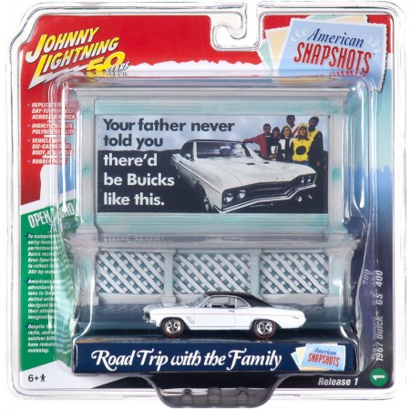 Carro e Cenrio Johnny Lightning American Snapshots - Buick Gs 400 1967 With Billboard - Escala 1/64 (jlac001)