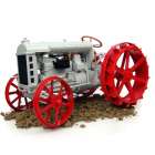 TRATOR UNIVERSAL HOBBIES FORDSON F-1917 UH2917 ESCALA 1/16 - BRANCO E VERMELHO