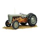 Trator Universal Hobbies Ferguson Fe 35 1956 Uh2986 Escala 1/16 - Cinza e Dourado