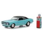 Carro Greenlight Chevrolet Camaro Ss W/vintage Gas Pum 1968 - Escala 1/64 97050-b
