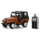 Carro Greenlight Jeep Cj-5 C/vintage Gas Pump 1974 - Escala 1/64