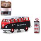 Carro Greenlight The Hobby Shop - Volkswagen Samba Bus With Vintage Gas Pump 97060-a - Ano 1964 - Escala 1/64